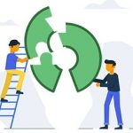 Operarios construindo o logo da opensouce em uma escada